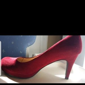 CL LAUNDRY red high heels